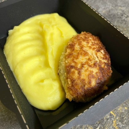 Зразы мясные с грибами и  картофельным пюре