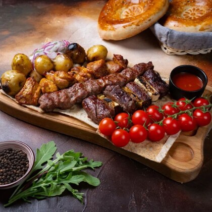 Мини Ассорти (Телятина, Кебаб куриный, картофель на мангале, шаш. наполеон)