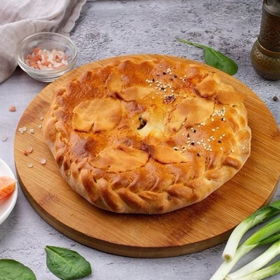 Пирог с форелью и луком