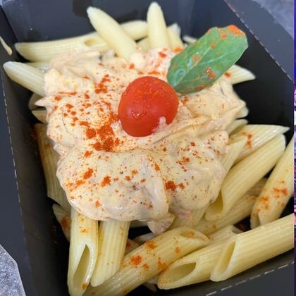 Паприкаш из свиной вырезки с макаронами
