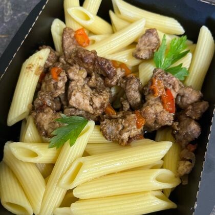 Свинина в соевом соусе с макаронами