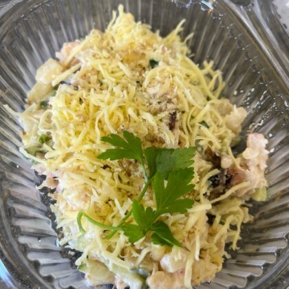 Салат из курицы с черносливом и орехами