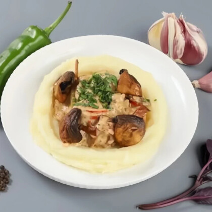 Бефстроганов куриный в сливочном соусе