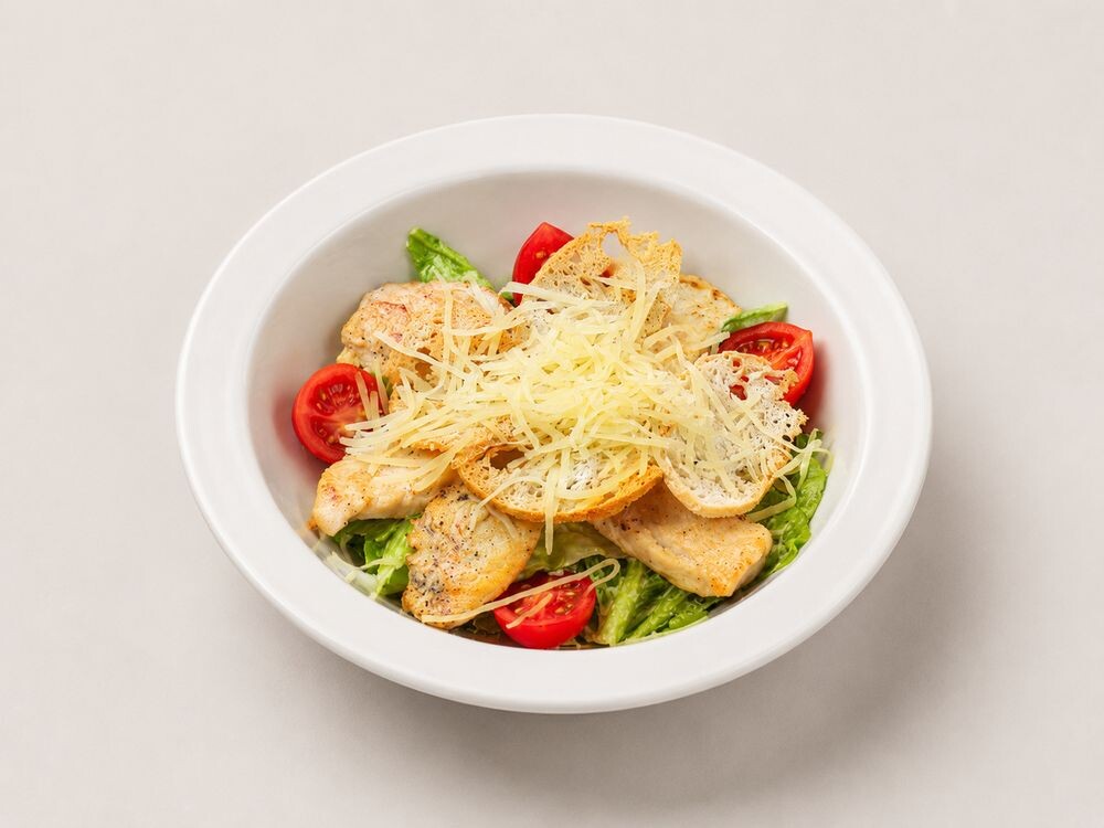 Салат Цезарь с курицей