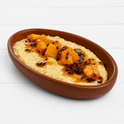 Овсяная каша с тыквой и пюре маракуйи