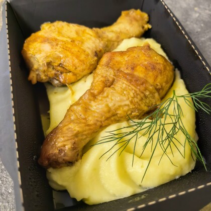 Запечённая куриная голень  с пюре