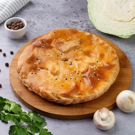 Пирог с капустой, грибами и луком