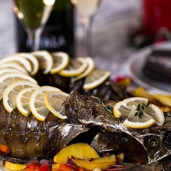 Осетр фаршированный семгой и белыми грибами