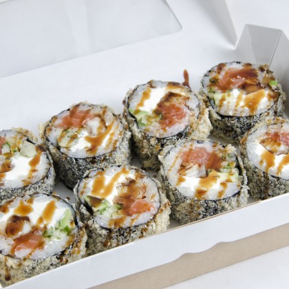 Ролл с лососем и угрем в темпуре
