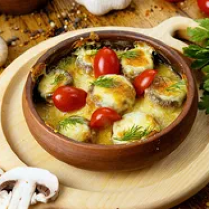 Шампиньоны запеченные с сыром сулугуни