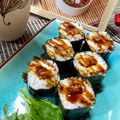 Маки с угрём и творожным сыром