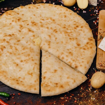 Осетинский пирог с картофелем и сыром