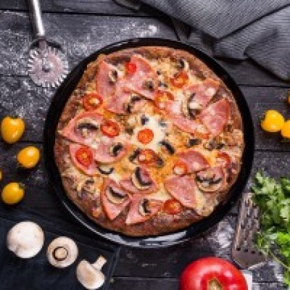 Пицца с ветчиной и грибами