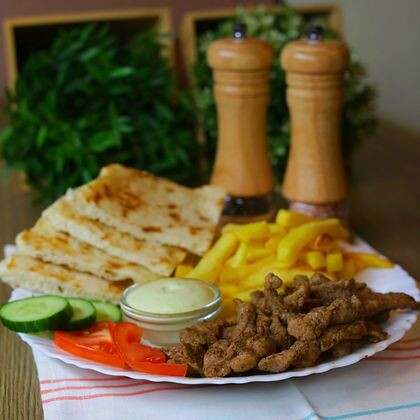 Гирос на тарелке с Курицей/Свининой