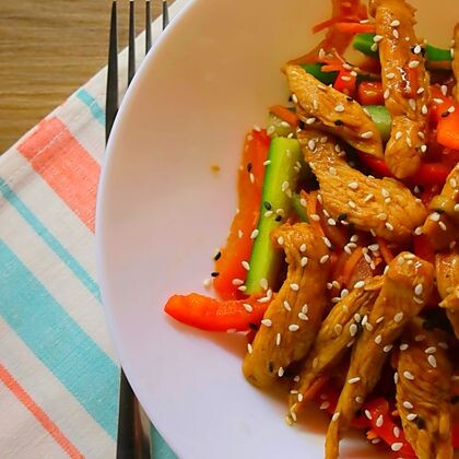 Фирменный теплый салат с Курицей/Свининой