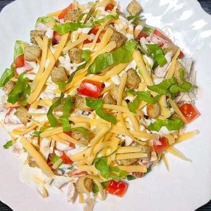 Салат "Цезарь"  с куриной  грудкой.
