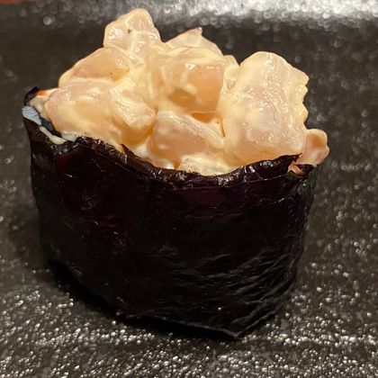 Гункан с гребешком
