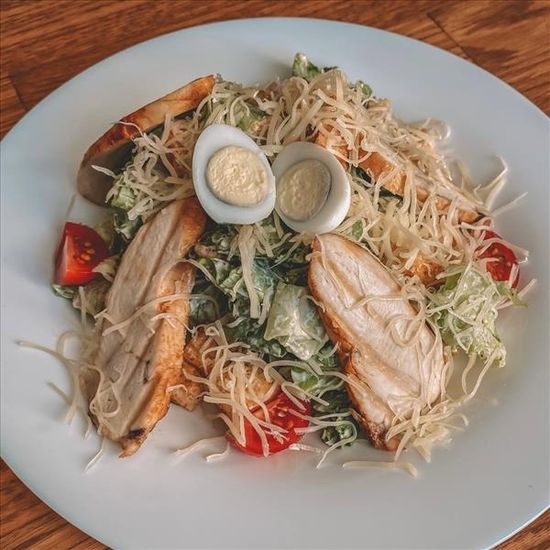 Салат «Цезарь» с куриной грудкой