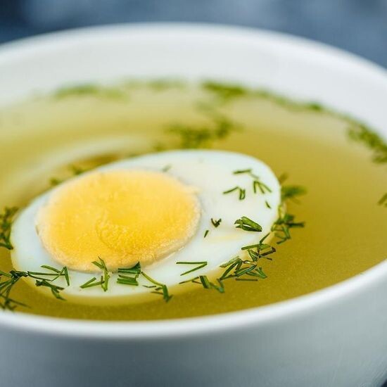 Бульон с яйцом и курицей