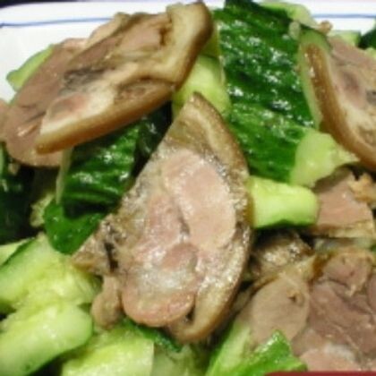 25. Салат из свиной рульки с огурцом