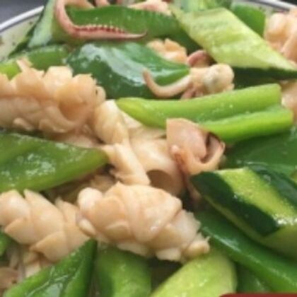 26. Салат из кальмара с огурцом