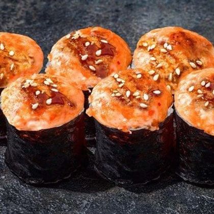 Запеченный мини ролл с крабом под соусом