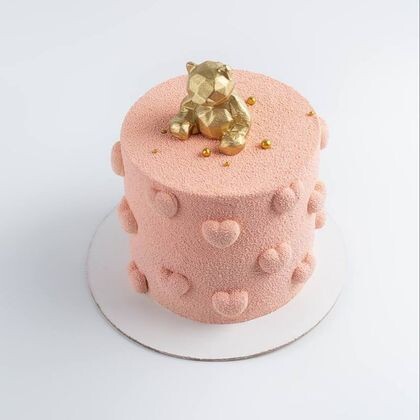 Торт «Сердечки» с мишкой