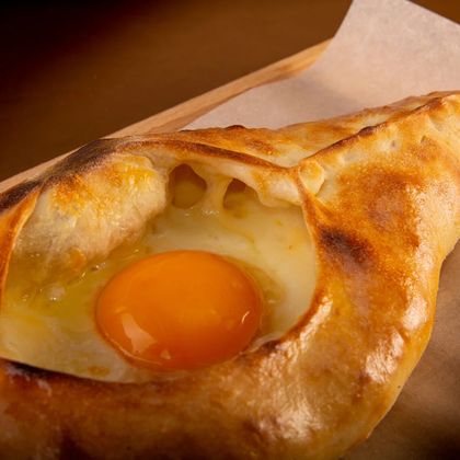Лодочка с беконом и яйцом