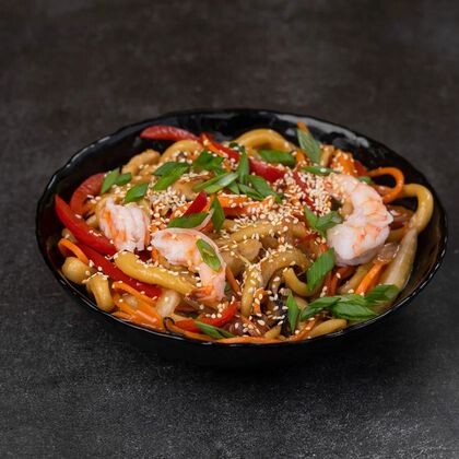 Wok с лососем или морепродуктами
