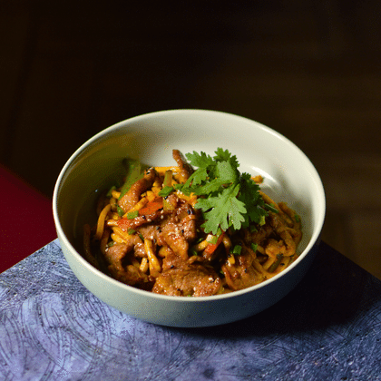 Лапша жареная говядиной с овощами WOK