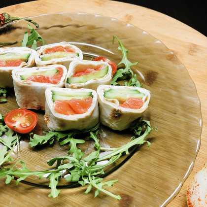 Рулетики с форелью