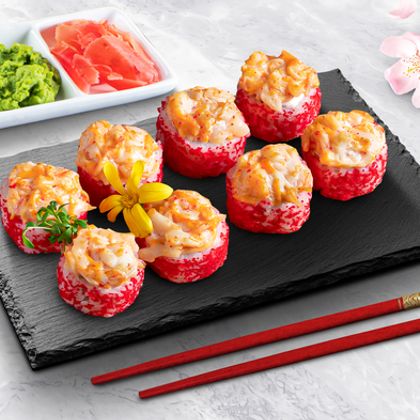Запеченный спайси ролл с крабом и гребешком