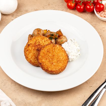Куриные котлетки с соусом тартар и мини картофелем с розмарином