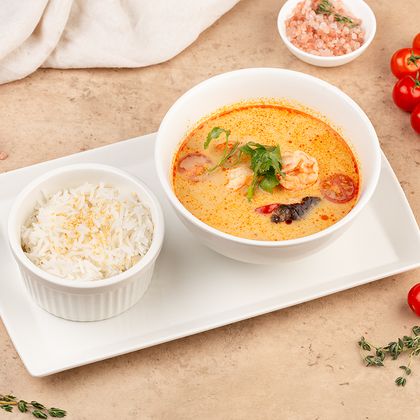 Том ям с морепродуктами и кокосовым молоком