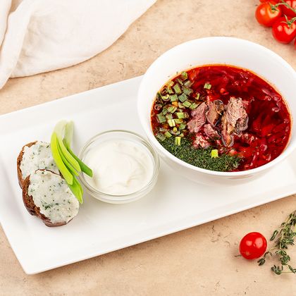 Борщ с копчёной грудинкой и панским салом