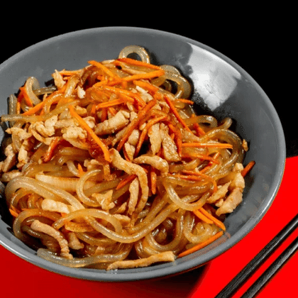 Жареная хрустальная лапша со свининой