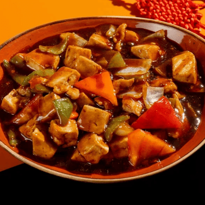 Тофу с овощами и кусочками свинины