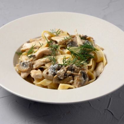 Паста с курицей и грибами
