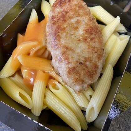 Домашняя котлета с макаронами