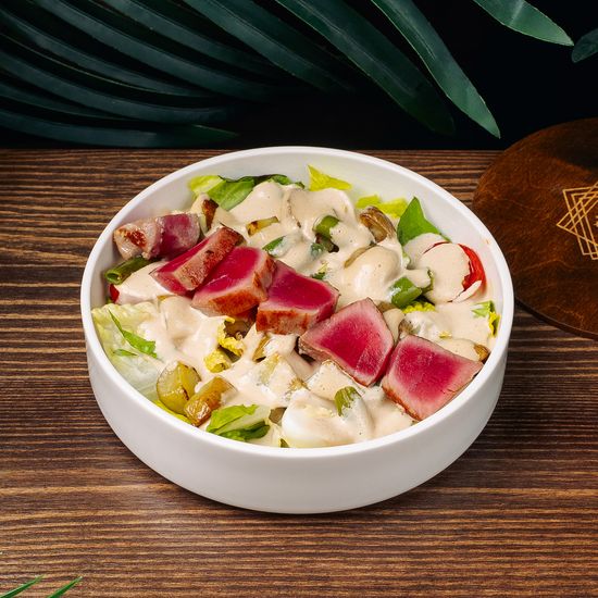 Салат с тунцом и ореховым соусом