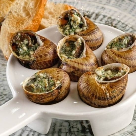 Улитки с травами, чесноком и сливочным маслом