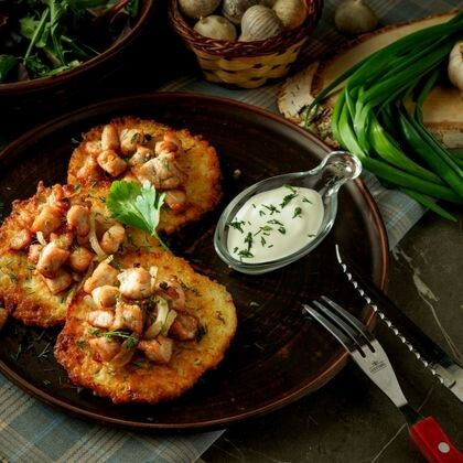 Драники с мясной поджаркой 240 гр