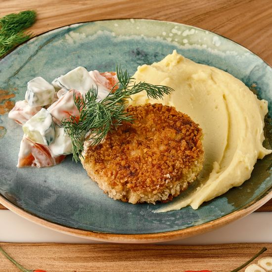 Куриная котлета с ризотто из цветной капусты