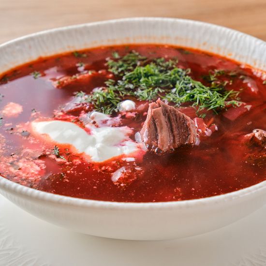 Борщ сибирский с говядиной и домашней сметаной