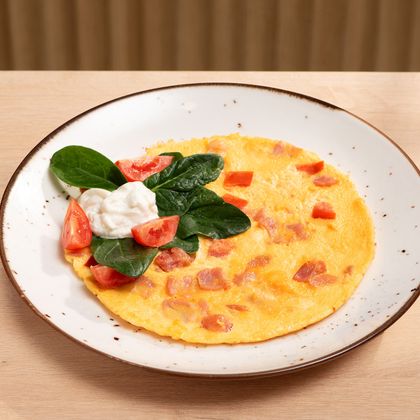 Фриттата с беконом, томатами и сыром страчателла