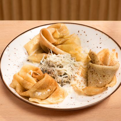Блинчики с грибами и сыром