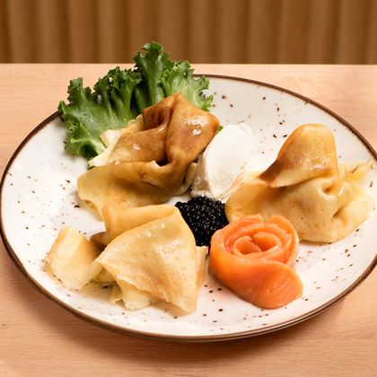 Блинчики с лососем  и сливочным сыром