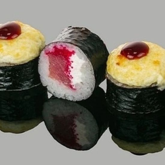 Запеченный ролл с тунцом