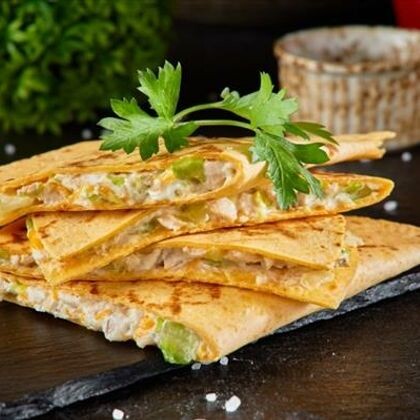 КЕСАДИЛЬЯ С ЦЫПЛЁНКОМ