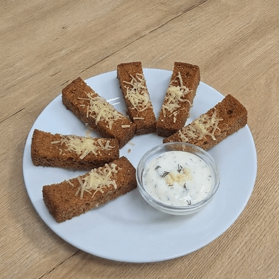Гренки с чесноком и сыром